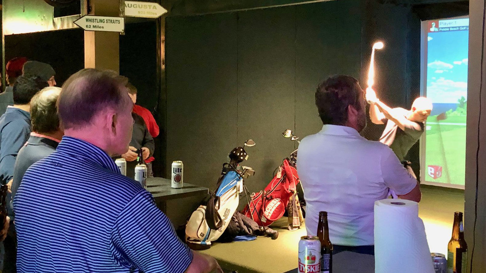 Fore! Milwaukee indoor golf